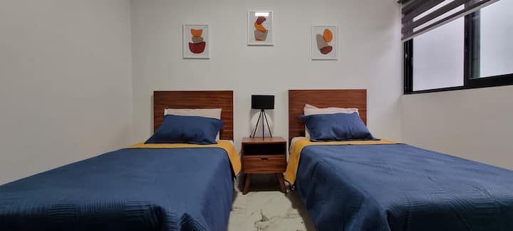 Dodatna spavaća soba s 2 kreveta za jednu osobu, ventilatorom i velikim ormarom