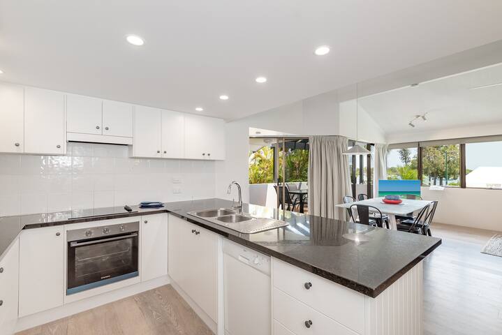 Noosa Boutique Apartments gallery image 4