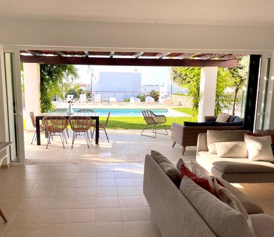 Villa con piscina privada y AC gallery image 3