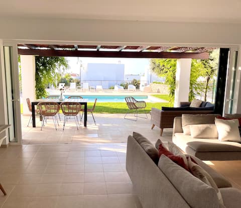 Top performing Airbnb: Villa with a private pool and A/C in Sant Lluís