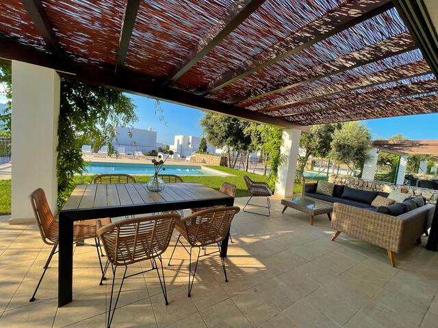 Villa con piscina privada y AC