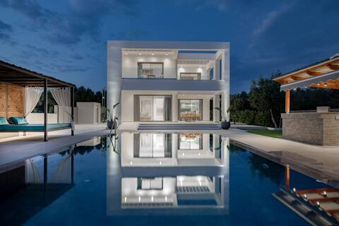 Villa Antonia-Luxurious Serenity with Private Pool