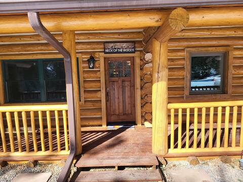 Amazing Rustic Log Cabin w/stream