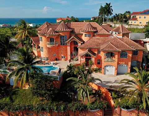 Dream Castle Villa, Montego Bay 9 large Bedrooms