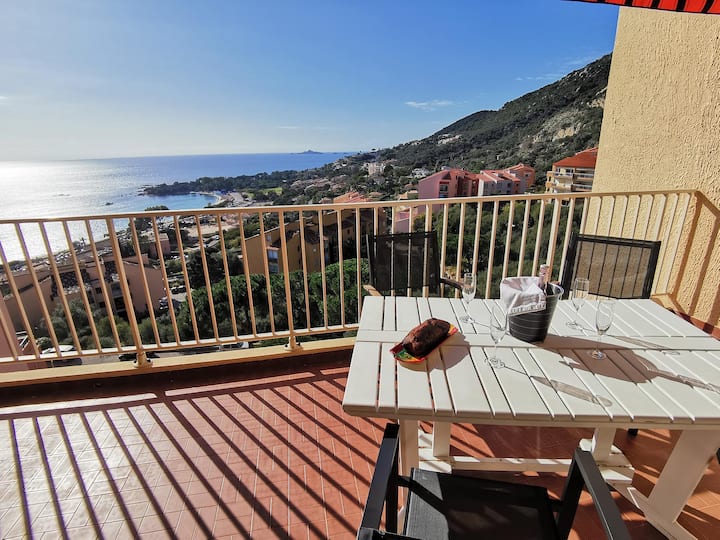 Beautiful studio, overlooking Marinella Bay...