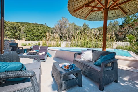 MEACres Sun - secluded pool villa