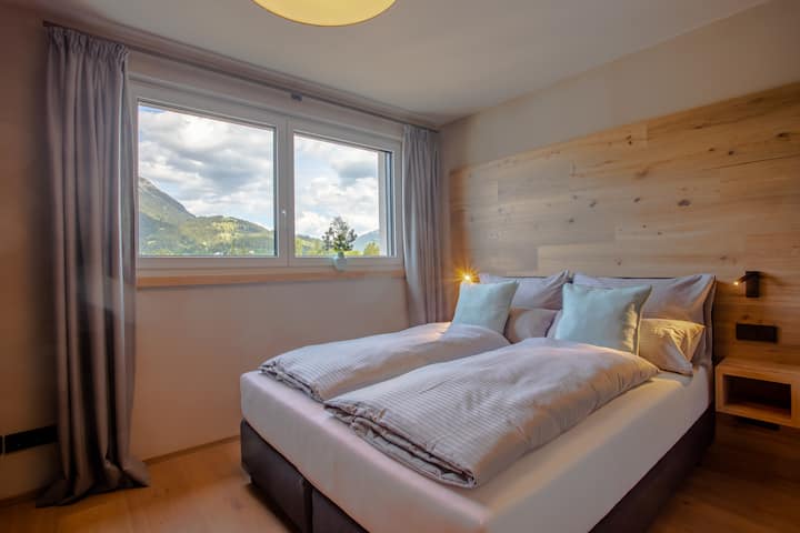 1 голямо двойно легло (основна спалня) за 2 души