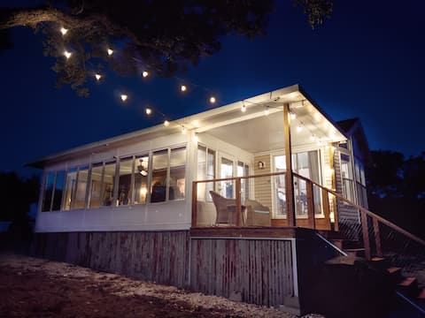 Cozy Riverfront Cottage w/Views • Pickleball Court