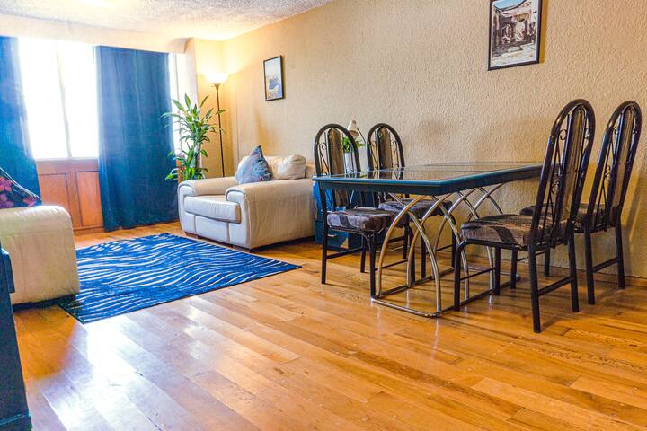 Light filled apt center of La Condesa/FiberOptics gallery image 2