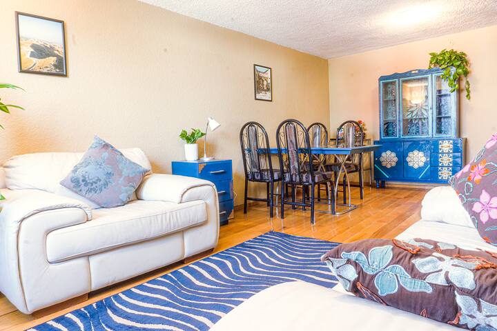 Light filled apt center of La Condesa/FiberOptics gallery image 4