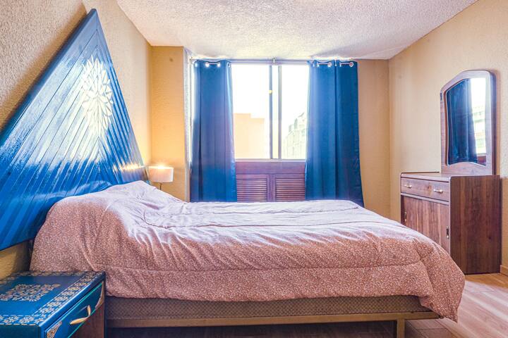 Light filled apt center of La Condesa/FiberOptics gallery image 3