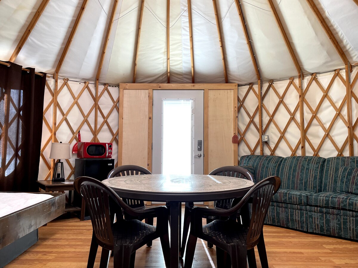 Charming Yurt On A Family-Friendly Campground - Yurts for