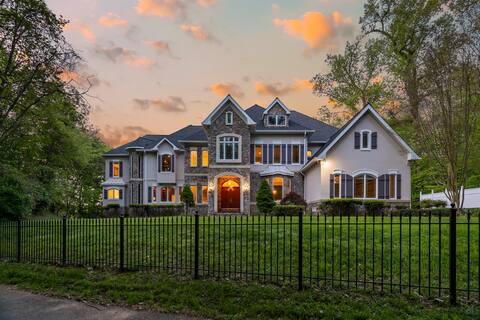 Private Retreat with Spectacular Waterfront Views