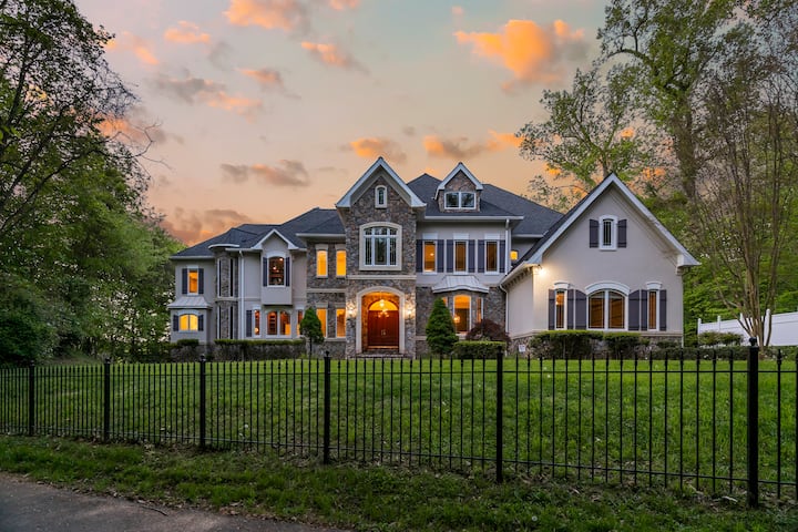 Private Riverfront Estate With Sweeping Views - Fairfax, VA