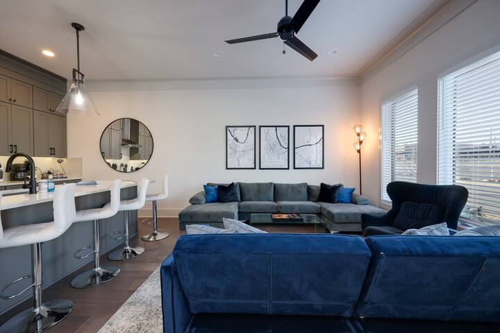 Sleeps 13! 3 Story Nashville Getaway Near Downtown gallery image 3