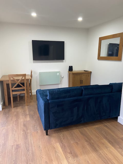 Popular Airbnb listing: One bedroom modern annexe - Bournemouth in Hurn
