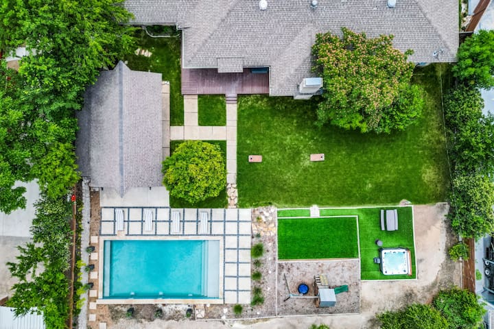 Ranch Home Resort on 1/2 Acre -Pool, Jacuzzi, Yard gallery image 4