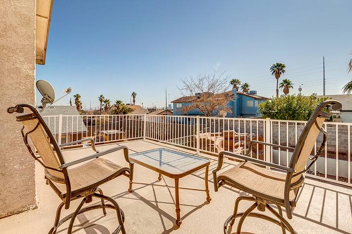 Beautiful house 10min Downtown,Pool,Hot Tub! gallery image 4