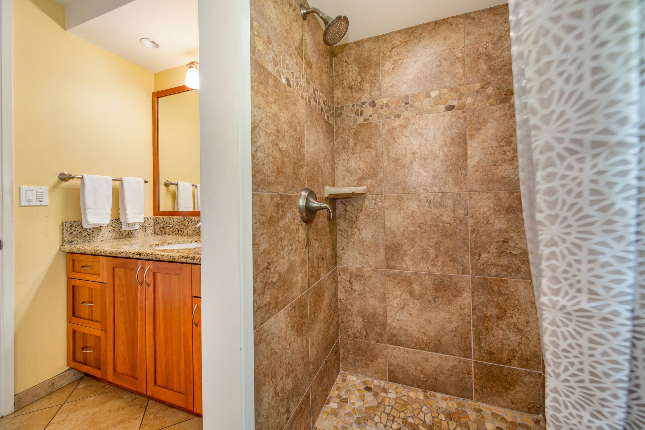 Condo in Lahaina · ★4.88 · 3 bedrooms · 5 beds · 2 baths - Image 31