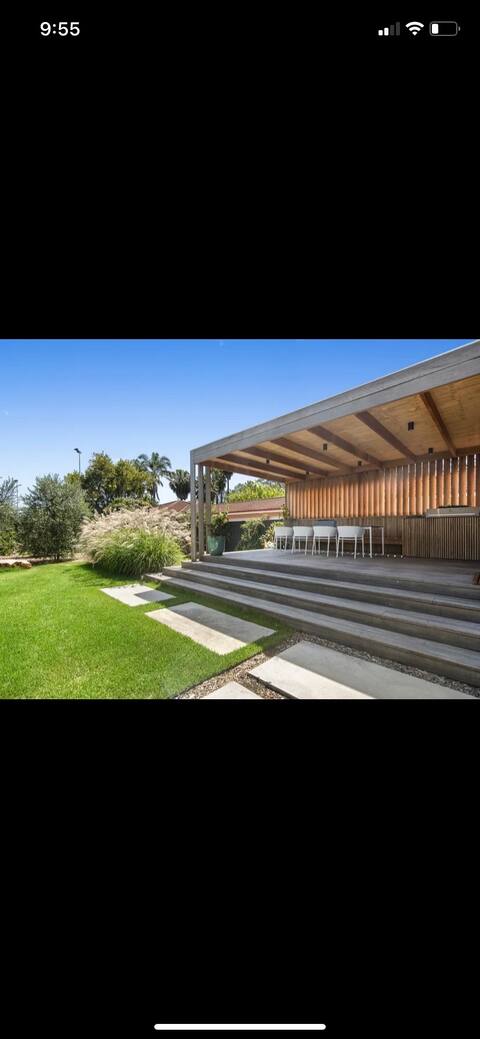 Entire beach front house in Ettalong beach