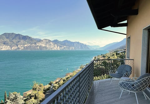 Villa Celeste: Lake View, Pool, Design, Near Beach