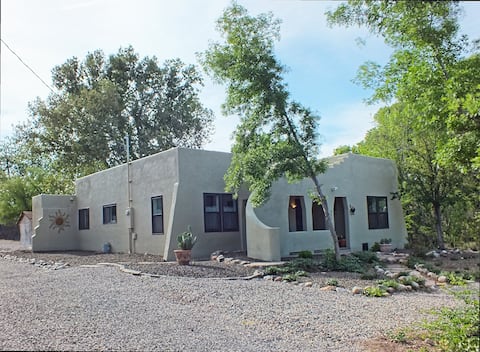 Top Airbnb: Cozy Historic Cottage in Old-Town Cottowwood in Cottonwood