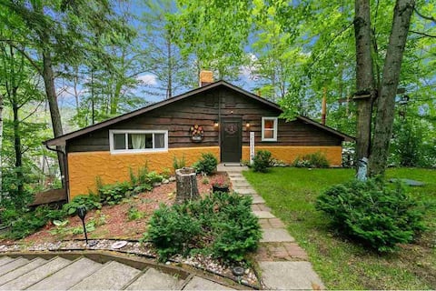 Modern Lake House w/ Rec Room Garage & Hot Tub!