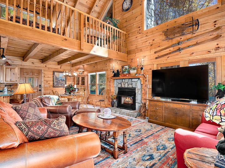 Bearhaven Mountain View/sleeps 10/new Spa/logcabin - Maggie Valley, NC