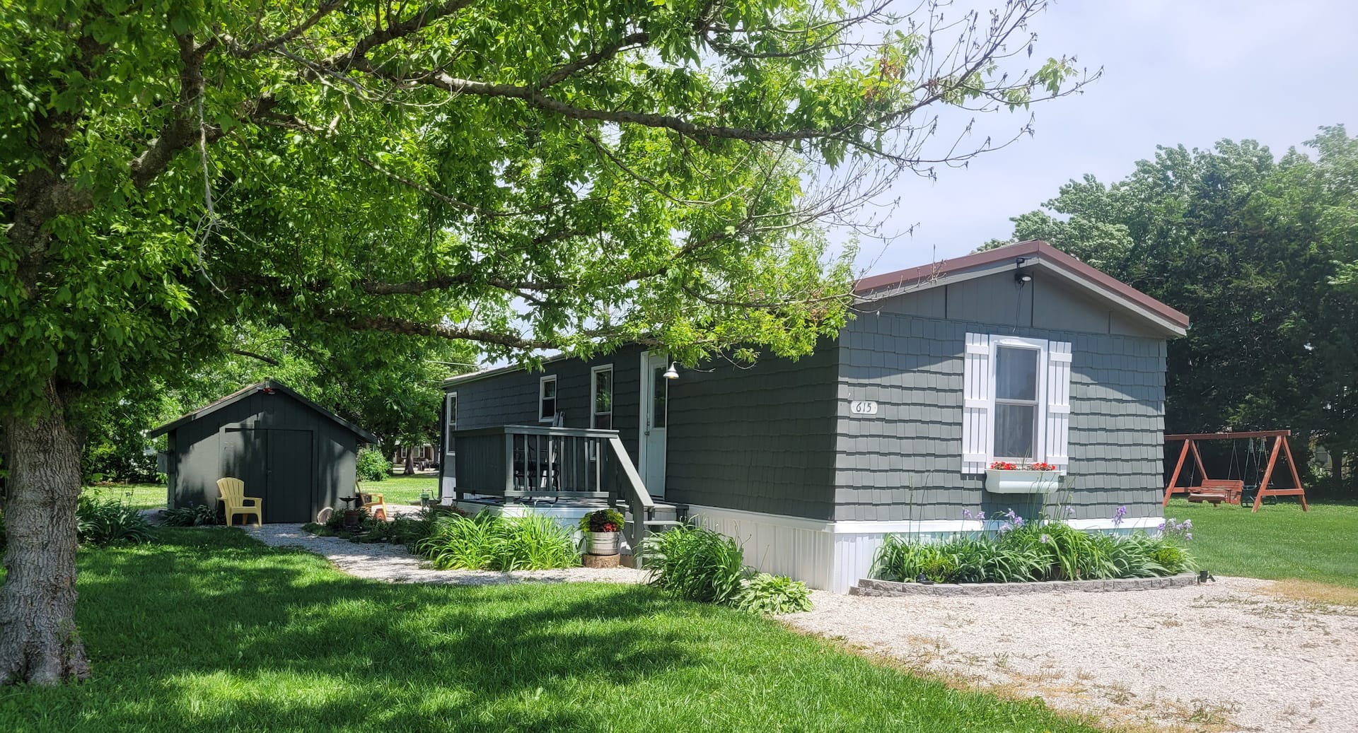 Cozy, comfy, 2 bedroom, 2 bath cottage w/kitchen