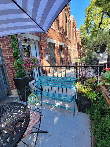 Amazing Townhome 3/2, Lincoln Park, Entire home! gallery image 5