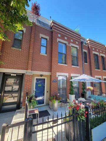 Amazing Townhome 3/2, Lincoln Park, Entire home! gallery image 2