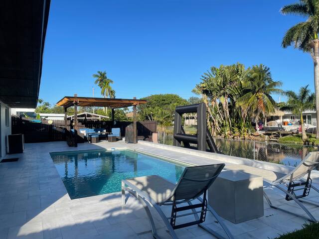 Modern pool home on lake near Hardrock FLL airport gallery image 2