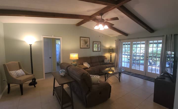 Backyard Retreat Just 8 Miles From The Beach - ポートセントルーシー, FL