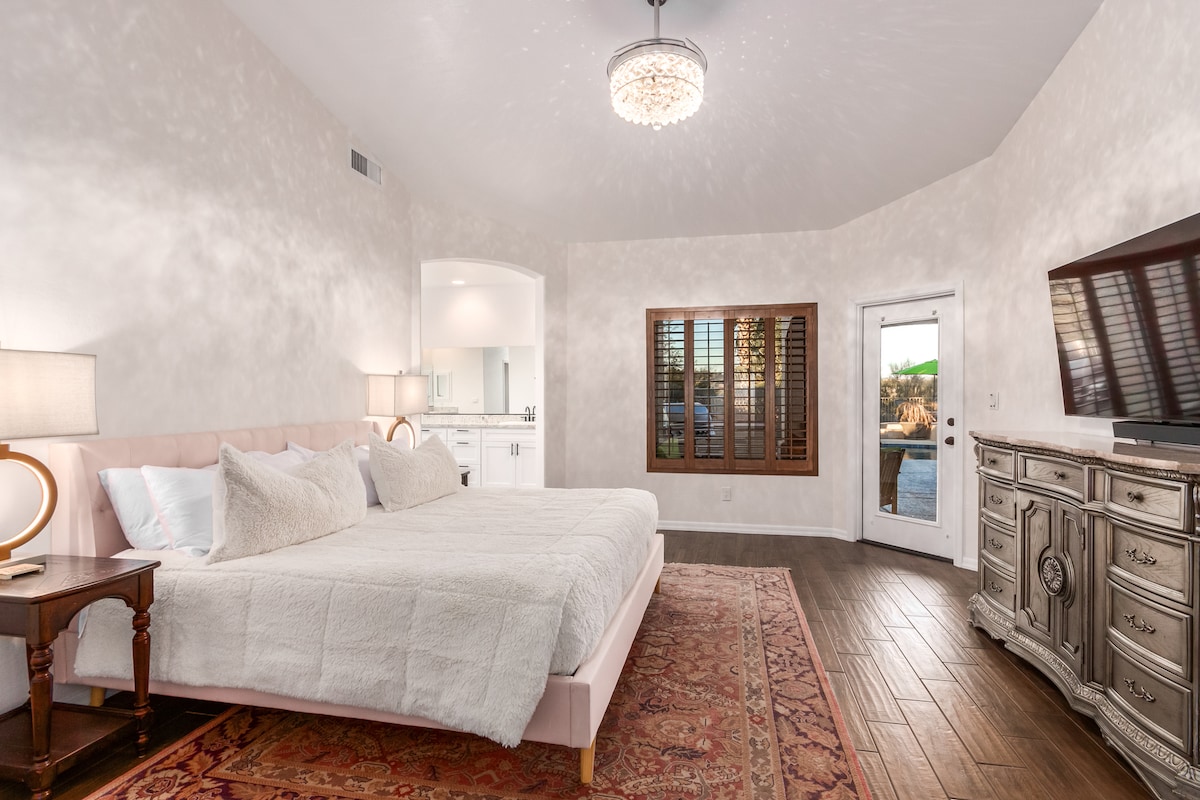 Master bedroom with King sized bed, smart TV with cable and upgraded sound system, private bath, with access to patio and pool.