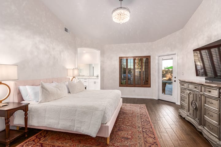 Master bedroom with King sized bed, smart TV with cable and upgraded sound system, private bath, with access to patio and pool.