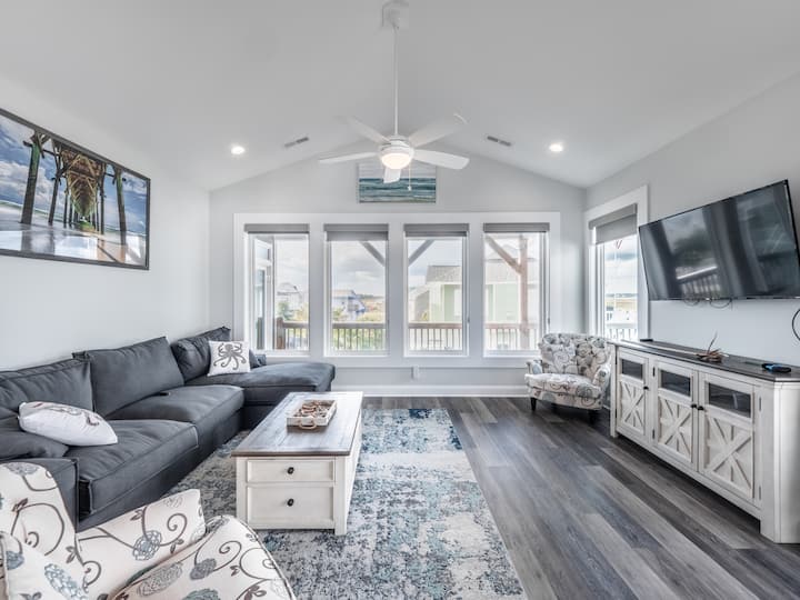 Sunshine Daydream- Short Walk To Beach, Spacious! - Surf City, NC