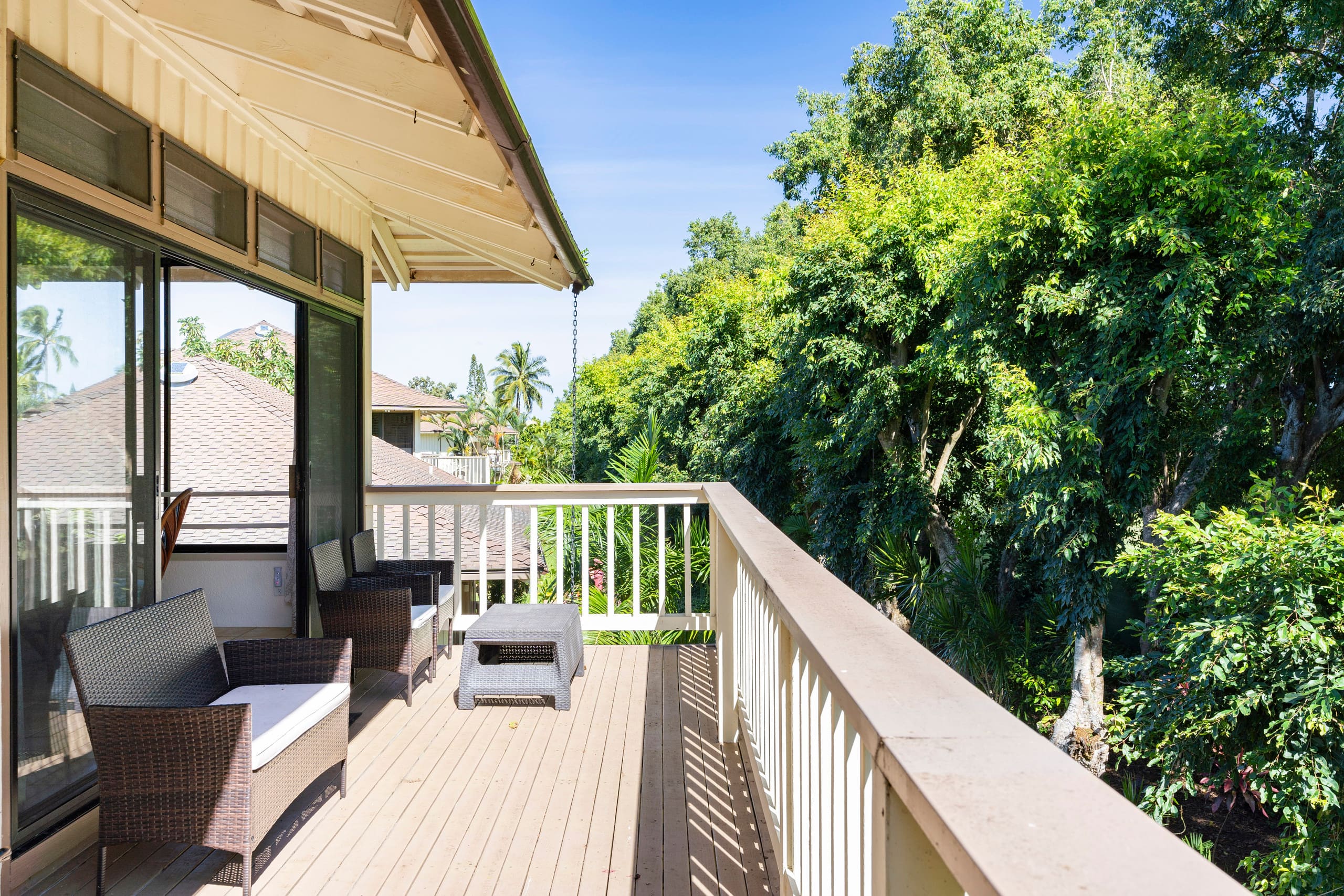 Top floor, King bed, full kitchen, A/C & pool - Photo 17