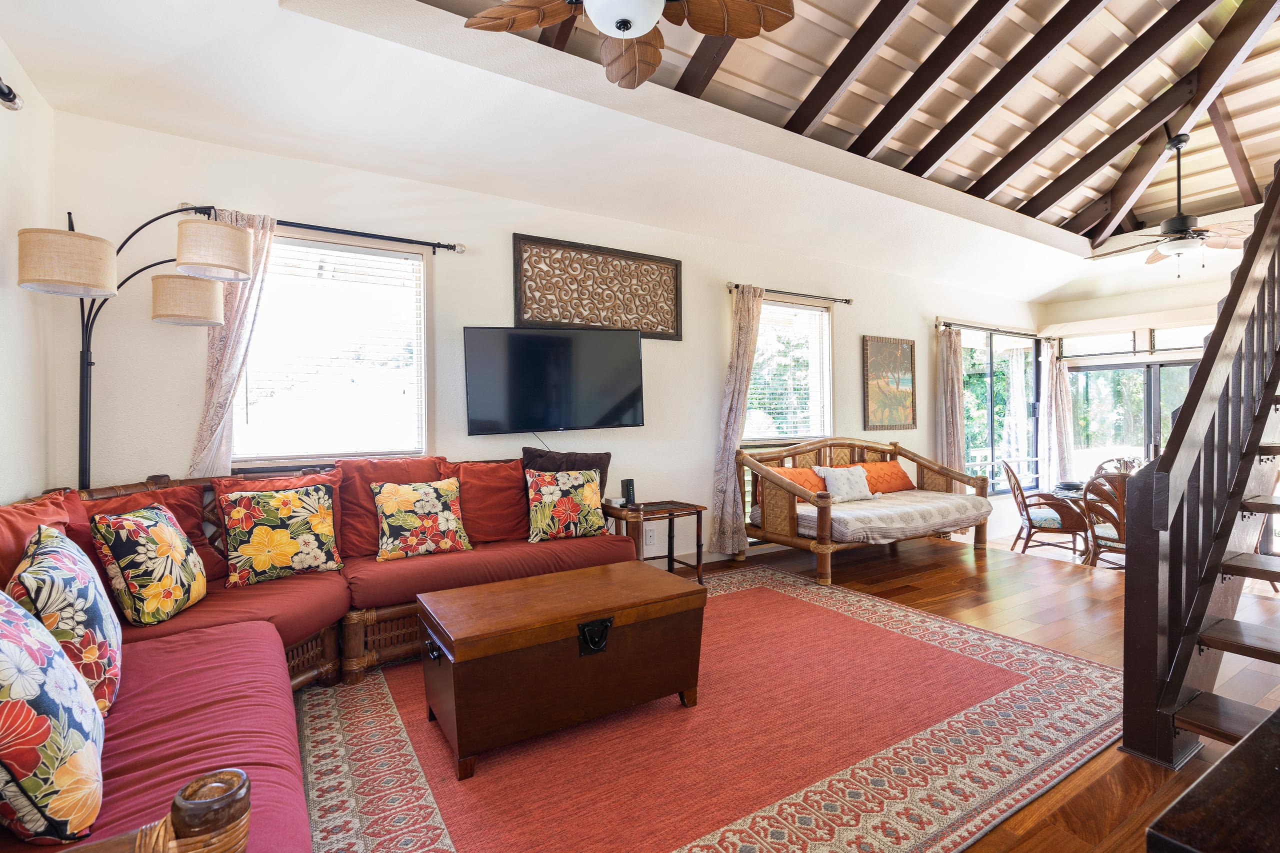 Top floor, King bed, full kitchen, A/C & pool - Photo 2