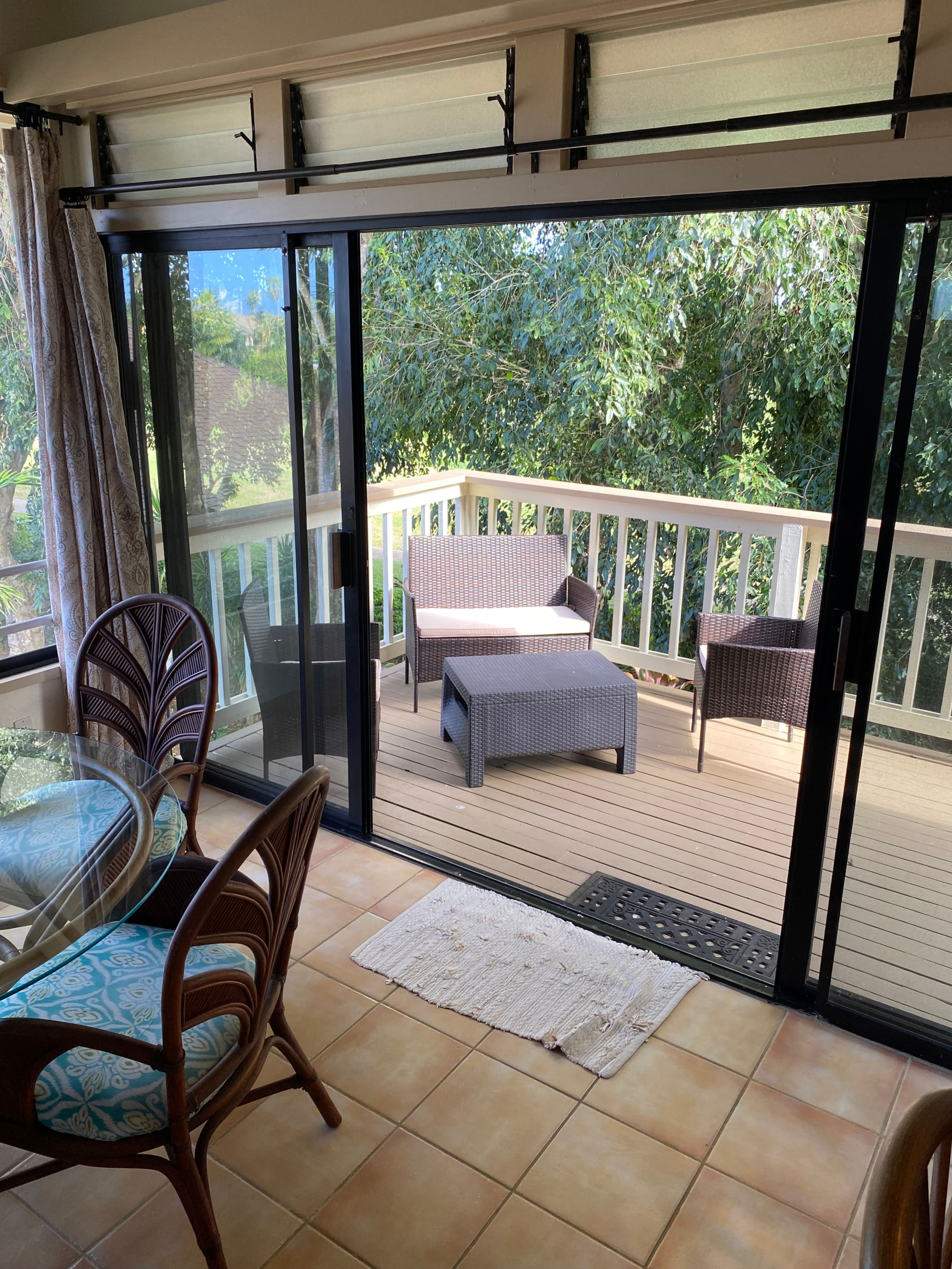 Top floor, King bed, full kitchen, A/C & pool - Photo 23