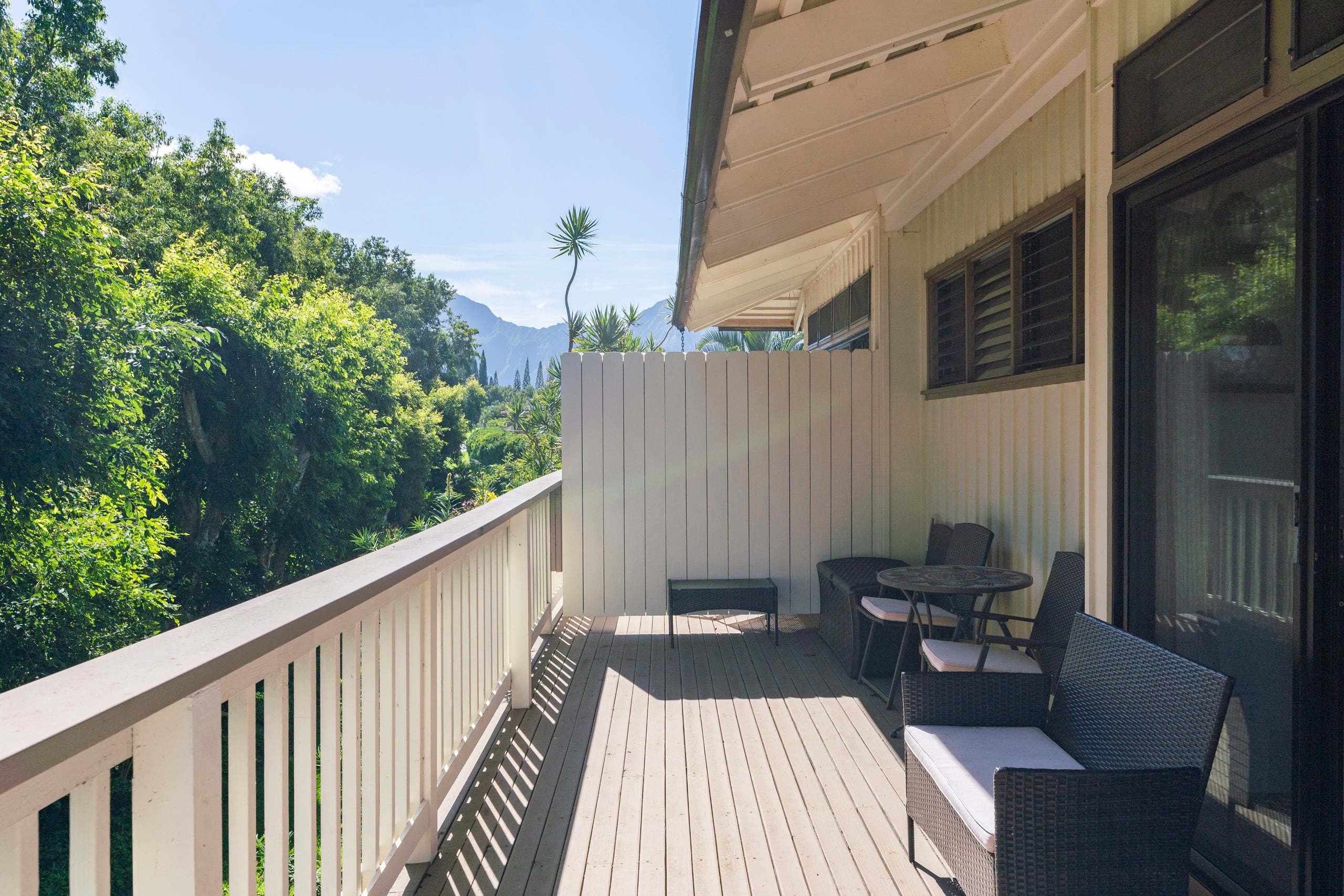 Top floor, King bed, full kitchen, A/C & pool - Photo 20
