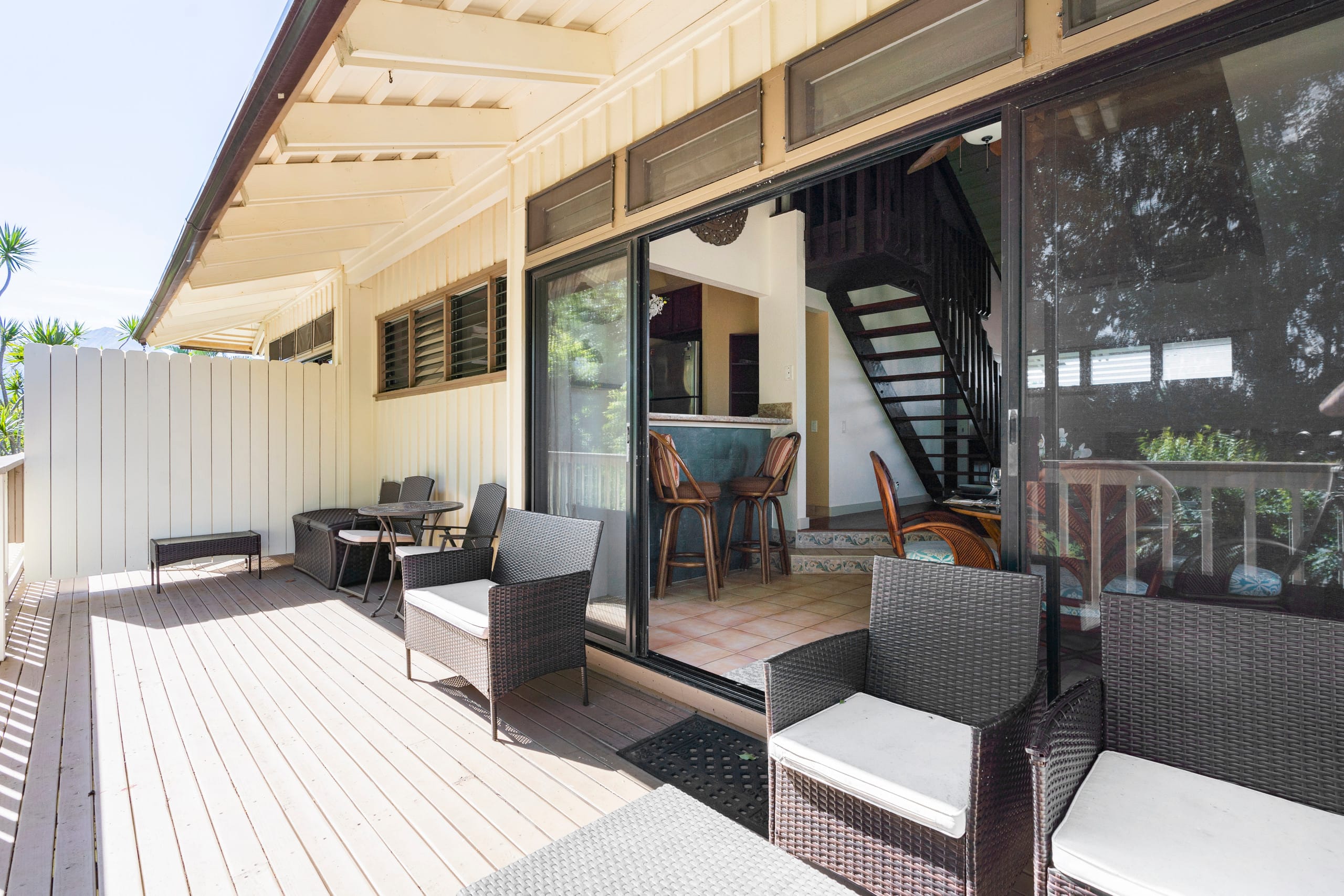 Top floor, King bed, full kitchen, A/C & pool - Photo 16
