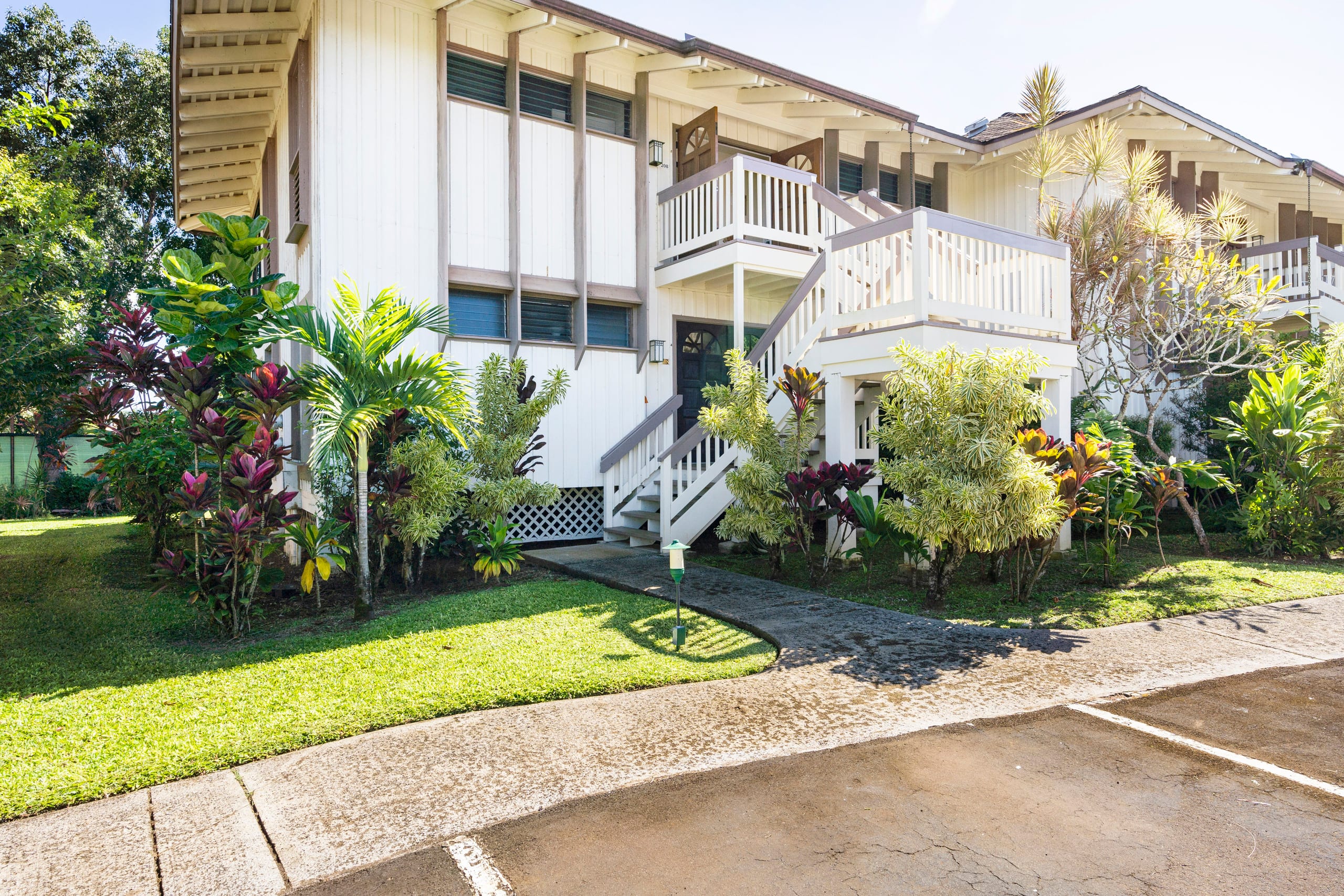 Top floor, King bed, full kitchen, A/C & pool - Photo 18