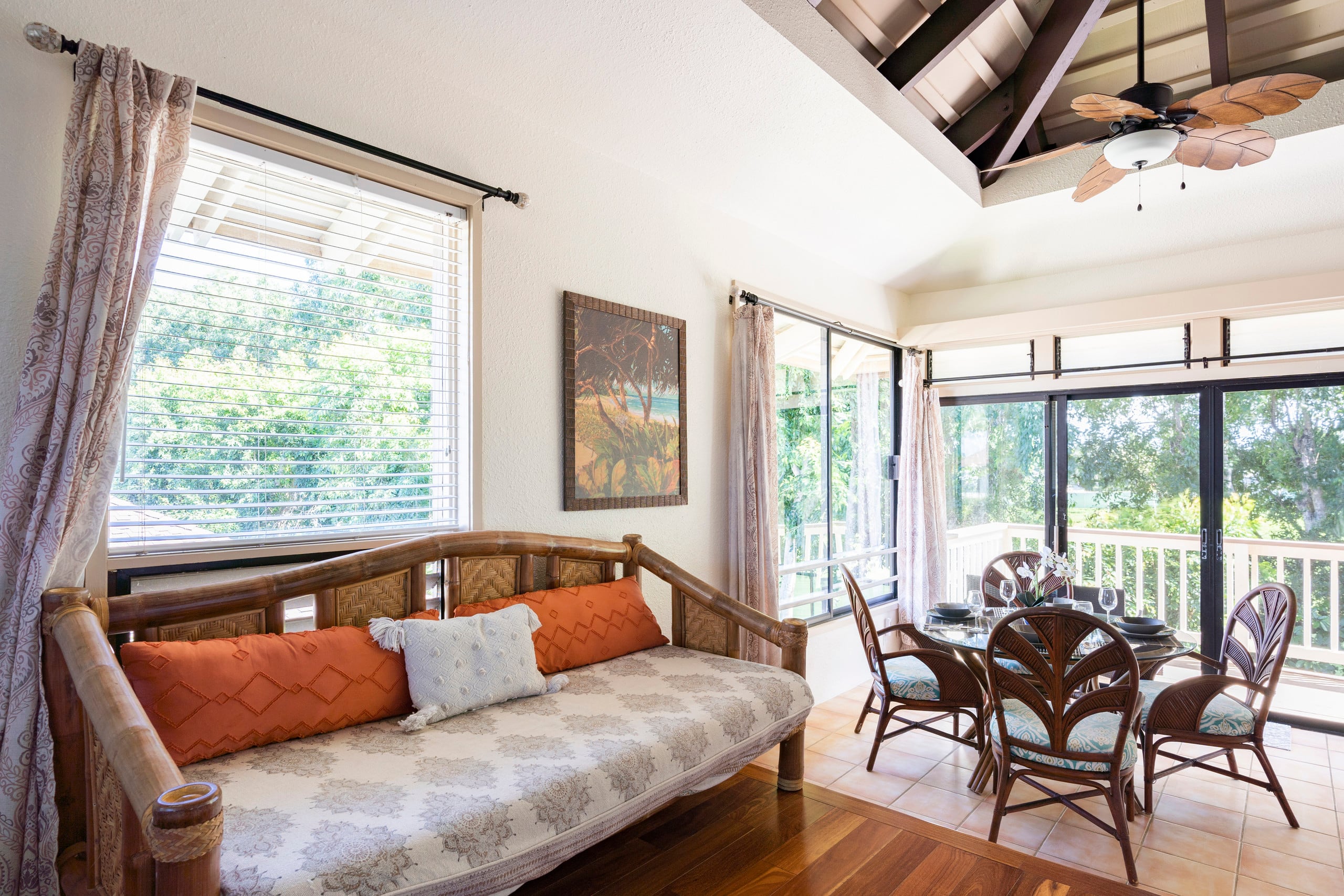 Top floor, King bed, full kitchen, A/C & pool - Photo 4