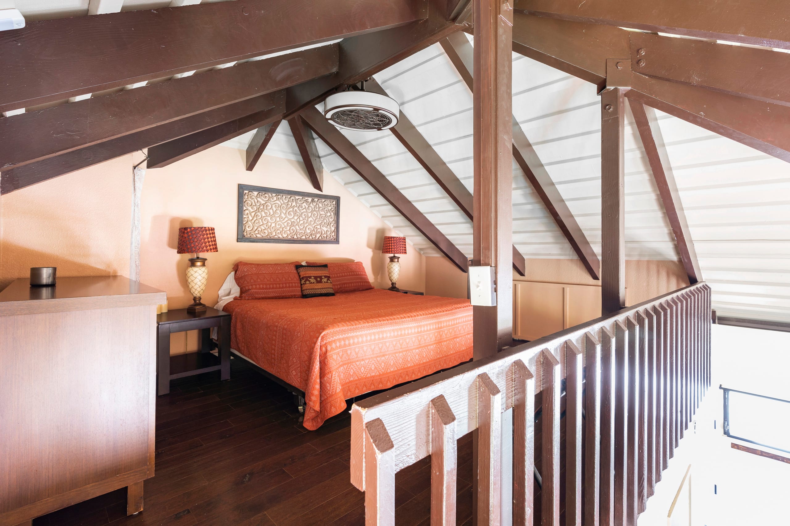 Top floor, King bed, full kitchen, A/C & pool - Photo 12