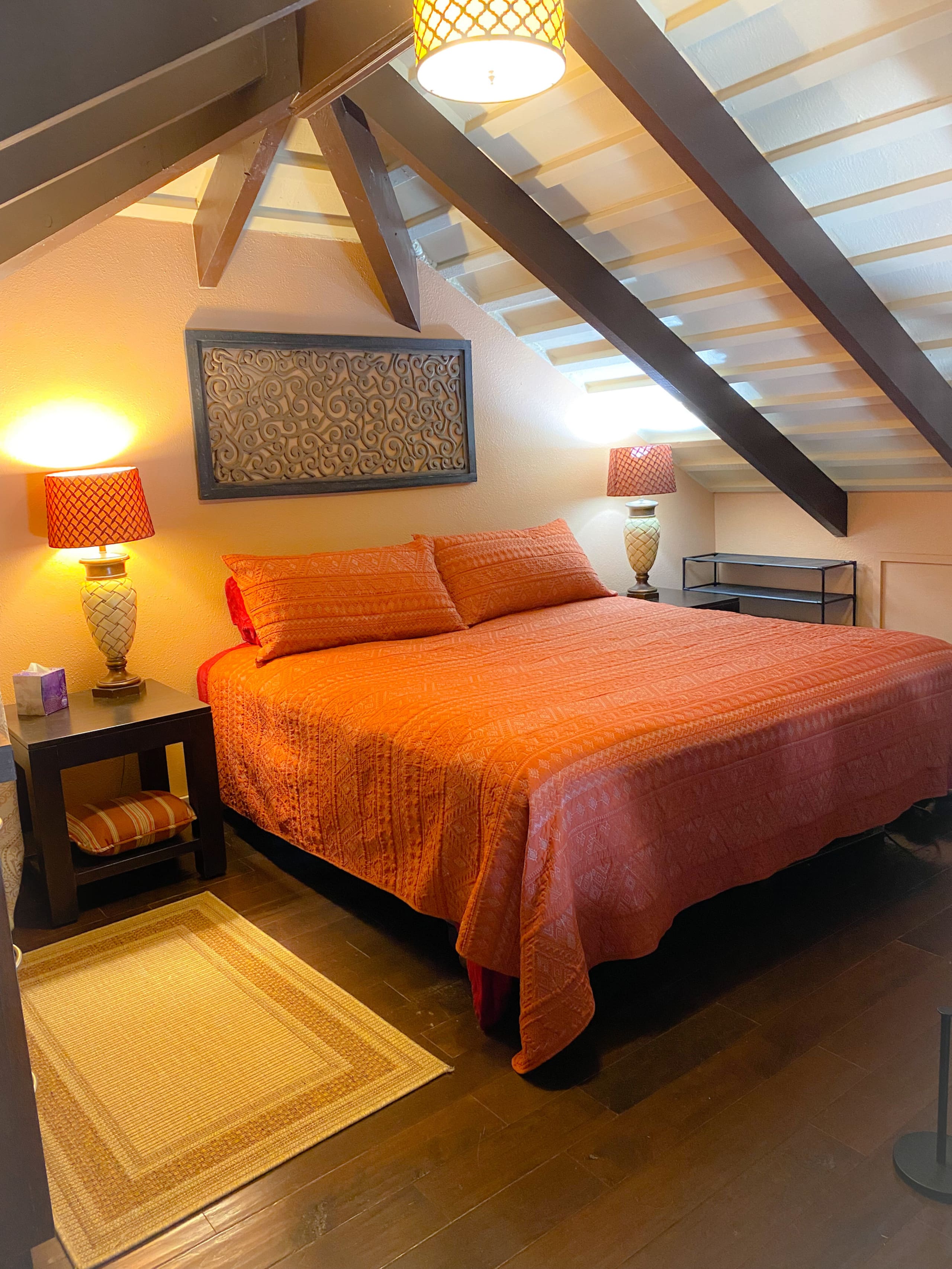 Top floor, King bed, full kitchen, A/C & pool - Photo 13