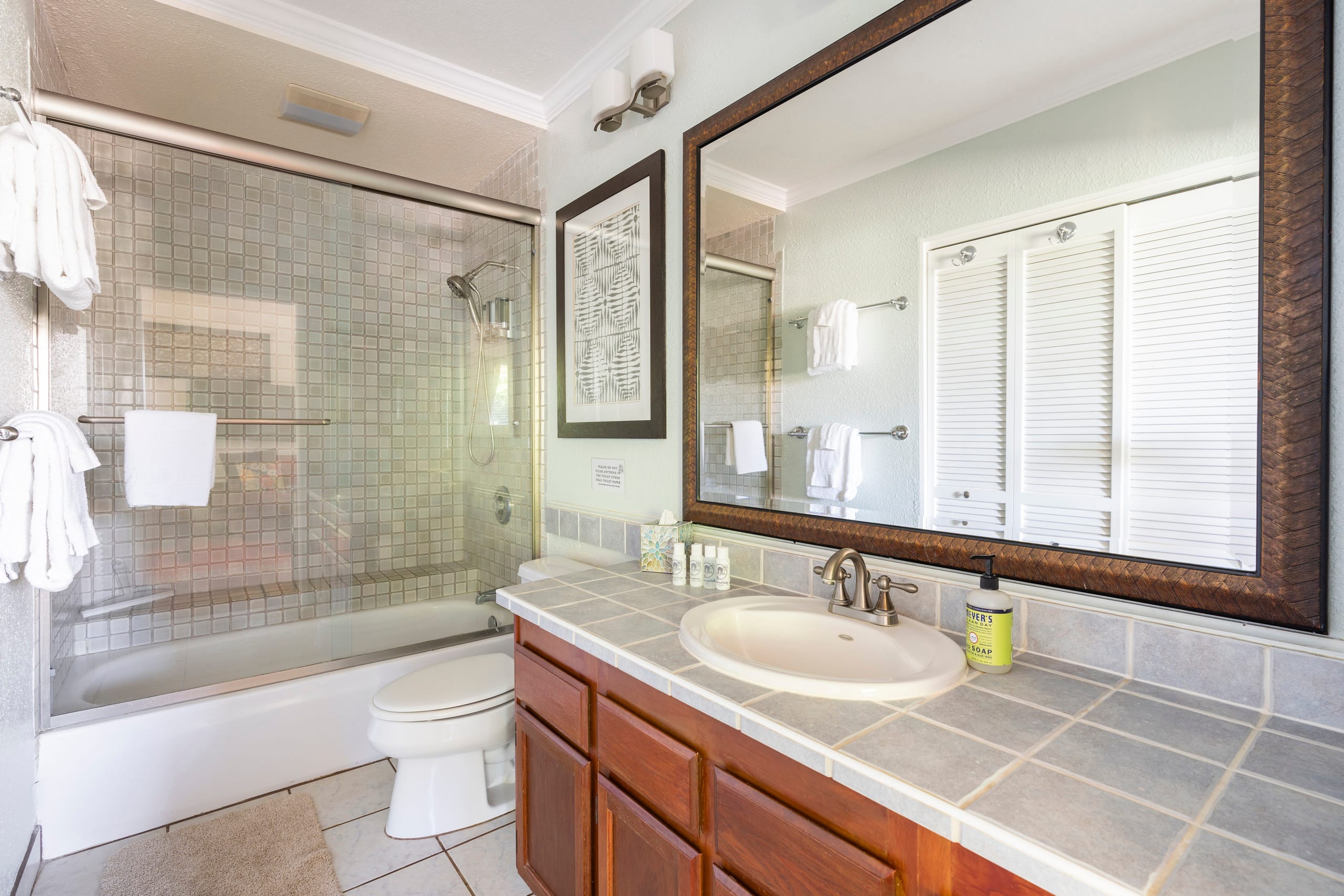 Top floor, King bed, full kitchen, A/C & pool - Photo 14