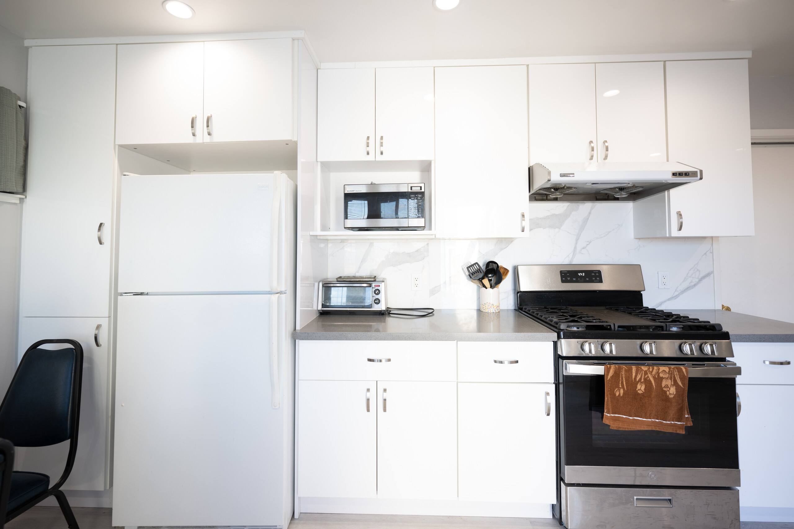 Home in South San Francisco · ★4.79 · 3 bedrooms · 7 beds · 2 private baths - Image 8