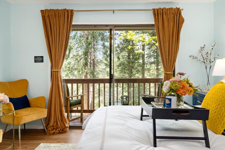 Golden Master King Suite w/ Views