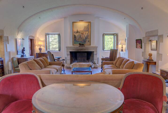 Beautiful Country Villa with pool gallery image 5