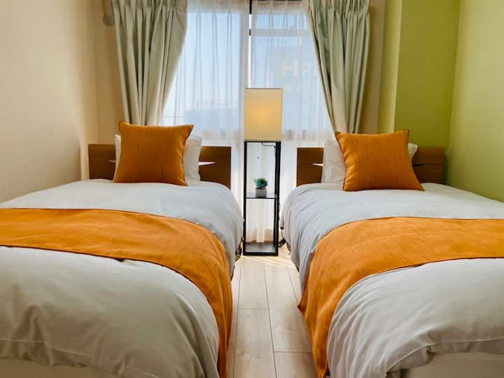 Прозорец со двоен појас и контрола на бучавата
Звучно изолирани и засенчени завеси